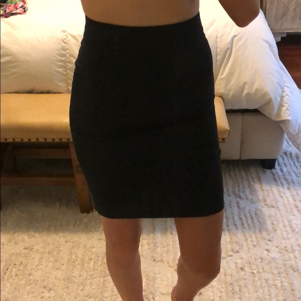 H&M Pencil skirt it’s just above the knee